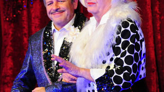 Zadar, 12.11.2012. snimio: Nenad Marčev
SATIRIČKO KAZALIŠTE KEREMPUH
Jean Poiret:
Krletka, komedija
redatelj: Krešimir Dolenčić
igraju: Ž. Königsknecht, H. Kečkeš, M. Mirković,
I. Đuričić, L. Petrušić, B. Perić, V. Čokljat,
M. Posavec Zadar, 12.11.2012. snimio: Nenad Marčev
SATIRIČKO KAZALIŠTE KEREMPUH
Jean Poiret:
Krletka, komedija
redatelj: Krešimir Dolenčić
igraju: Ž. Königsknecht, H. Kečkeš, M. Mirković,
I. Đuričić, L. Petrušić, B. Perić, V. Čokljat,
M. Posavec