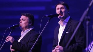 Tomislav Bralić i klape Intrade sinoć su održali koncert u prepunoj Spaladium areni u Splitu, foto: Tino Jurić/ PIXSELL Tomislav Bralić i klape Intrade sinoć su održali koncert u prepunoj Spaladium areni u Splitu, foto: Tino Jurić/ PIXSELL