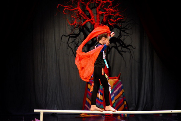 Circo Art u HNK Zadar izveo predstavu “Povratak u prirodu”