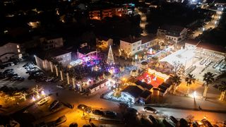 Vatromet, tisuće konfeta, šampanjac, prskalice i koncert Ivana Zaka i Tempo Banda