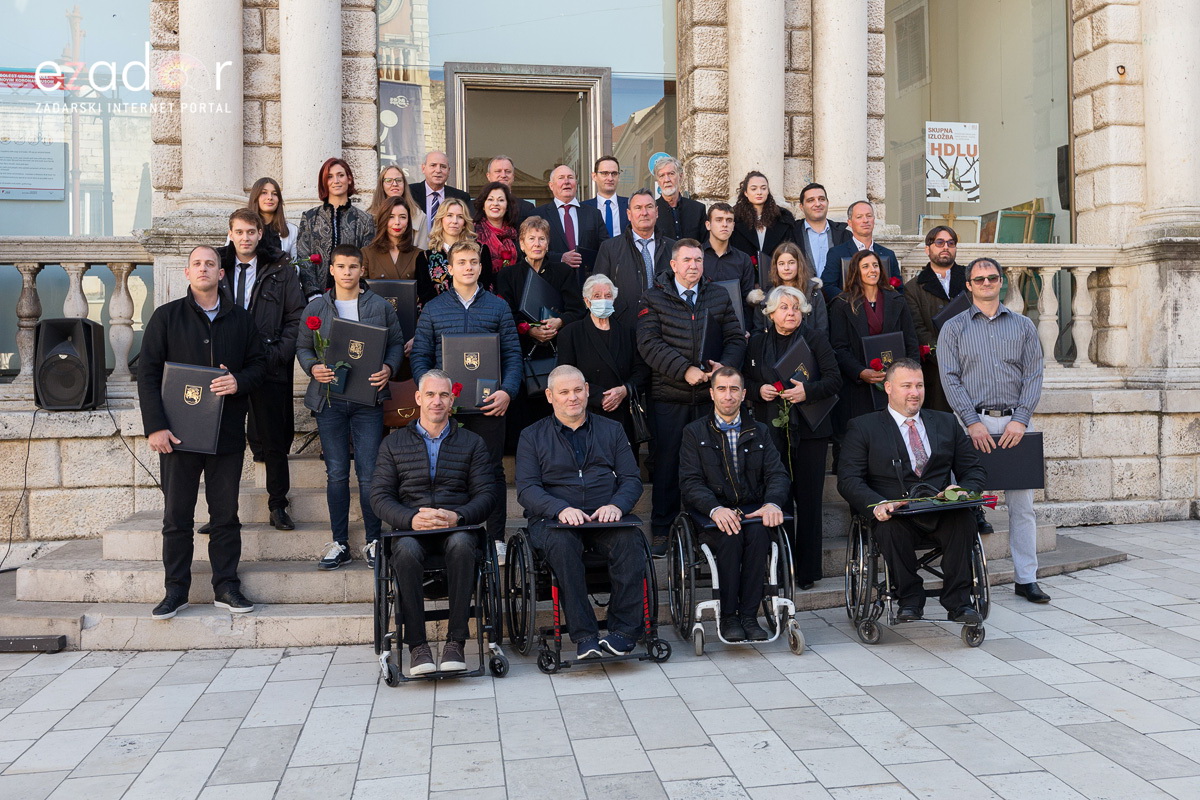 U Gradskoj loži zaslužnim građanima dodijeljena Javna priznanja Grada Zadra