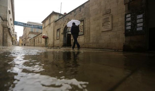 27.02.2014., Zadar – Velik pljusak pogodio je zadarsko podrucje, a u centru grada bujica je izbacila sadrzaj kanalizacije na ulicu. Photo: Filip Brala/PIXSELL Autor  Filip Brala/PIXSELL Ključne riječi  kanalizacija, pljusak, kisa, nevrijeme
