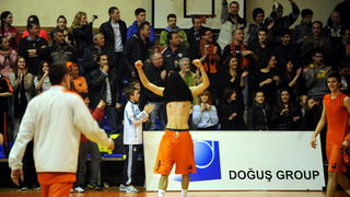 Sibenik ,170213.
Dvorana Baldekin 
Derbi utakmica izmedju GKK Sibenik i Sonik Puntamika Zadar za prvaka A2 Hrvatske kosarkaske lige Jug.
Na slici: slavlje nakon pobjede Sibenika.
Foto: Niksa Stipanicev / CROPIX
