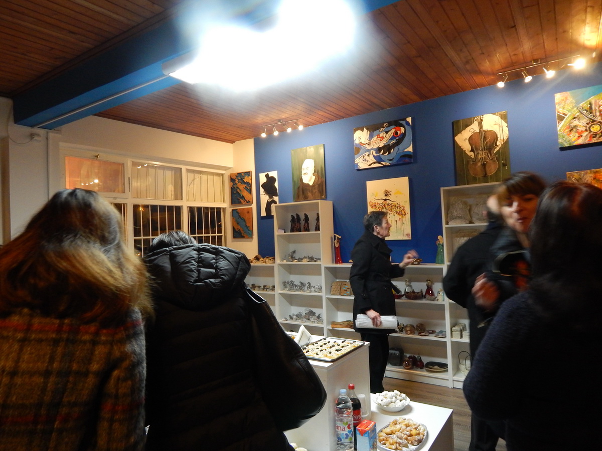 Slikarica Matea Bugarija u Bibinjama predstavila izložbu “Enigma” Slikarica Matea Bugarija u Bibinjama predstavila izložbu “Enigma”