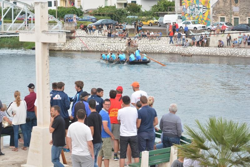 Opuzen: Utrke veslača za startne pozicije za 19. maraton lađa na Neretvi. Photo: Damir Špehar/PIXSELL