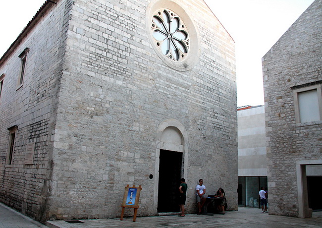 Crkva svetog Dominika: “Robinzon” Kazalista lutaka Zadar, Foto: Angelo Virag Crkva svetog Dominika: “Robinzon” Kazalista lutaka Zadar, Foto: Angelo Virag