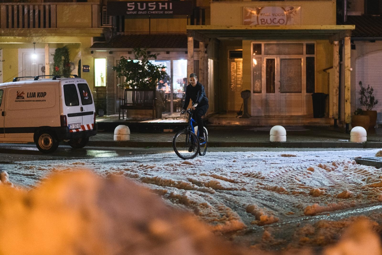 U Pakoštanima padala tuča više od 30 minuta i zabijelila cijelo mjesto U Pakoštanima padala tuča više od 30 minuta i zabijelila cijelo mjesto