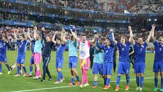 Velika fešta hrvatskih nogometaša i navijača u Bordeauxu nakon pobjede nad Španjolskom 2-1. Photo: Sanjin Strukic/PIXSELL Velika fešta hrvatskih nogometaša i navijača u Bordeauxu nakon pobjede nad Španjolskom 2-1. Photo: Sanjin Strukic/PIXSELL