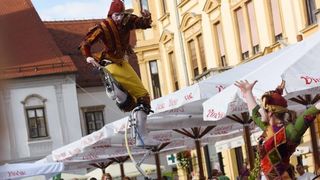 Šesti dan Špancirfesta, nastup uličnih performera Jesters Šesti dan Špancirfesta, nastup uličnih performera Jesters