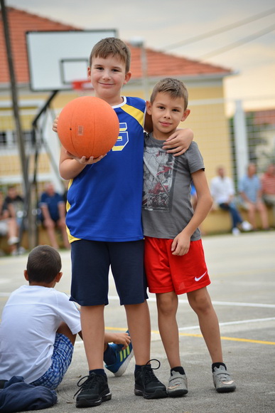 U povodu blagdana Kraljice Mira u Stanovima odigrana utakimica između veterana KK Zadar i Stanova, Foto: Iva Perinčić U povodu blagdana Kraljice Mira u Stanovima odigrana utakimica između veterana KK Zadar i Stanova, Foto: Iva Perinčić