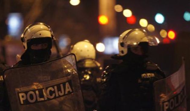 Neredi u Srbiji 2 (Foto: Reuters)