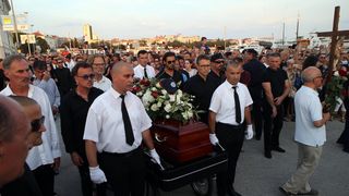 Split dostojanstveno na posljednju plovidbu ispratio legendu Olivera Dragojevića