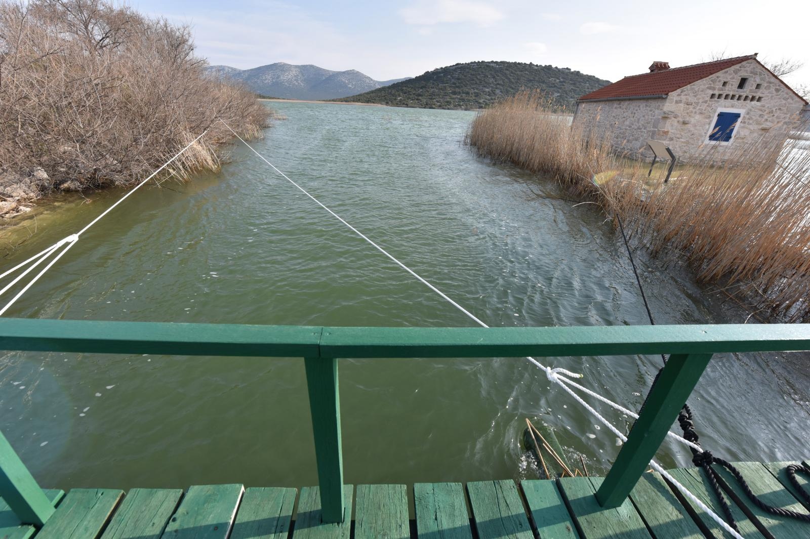 Nezapamćeno visoka razina vodostaja Vranskog jezera Nezapamćeno visoka razina vodostaja Vranskog jezera