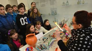 zadar; 9 ozujka 2016 – radionica recikliranja stakla – muzej antickog stakla zadar; 9 ozujka 2016 – radionica recikliranja stakla – muzej antickog stakla