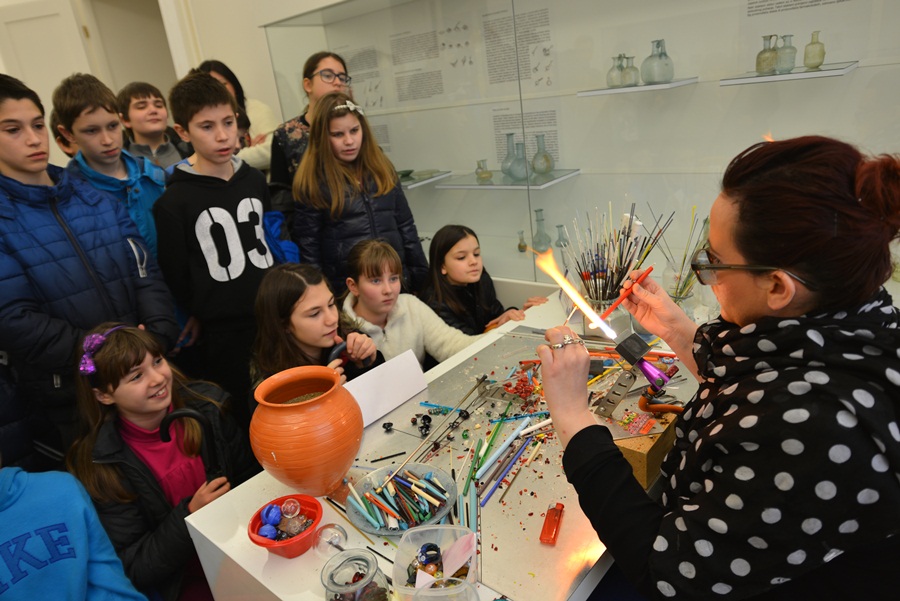 zadar; 9 ozujka 2016 – radionica recikliranja stakla – muzej antickog stakla zadar; 9 ozujka 2016 – radionica recikliranja stakla – muzej antickog stakla