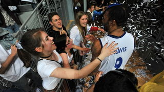 Zadar, 260513.
Dvorana Kresimira Cosica. 
3. polufinalna utakmica prvenstva Hrvatske izmedju KK Zadar i KK Cedevita.
Na fotografiji: slavlje Zadrana.
Foto: Luka Gerlanc / CROPIX