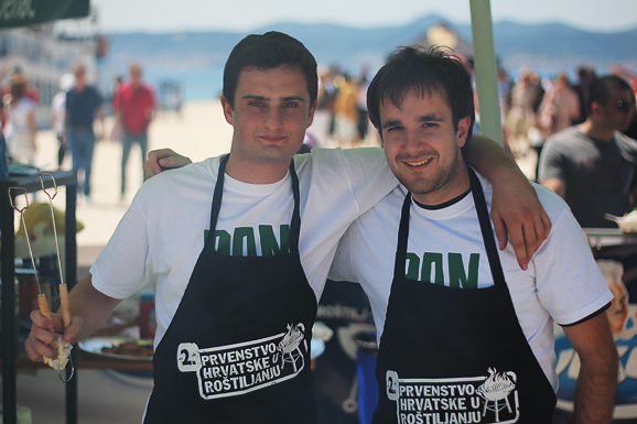 Prvenstvo u roštiljanju na zadarskoj Rivi (foto:Saša Čuka) Prvenstvo u roštiljanju na zadarskoj Rivi (foto:Saša Čuka)
