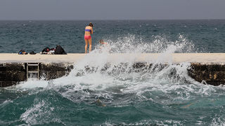 Kupači na zadarskoj rivi 19. svibnja 2013.  Foto: Roberto Lerga