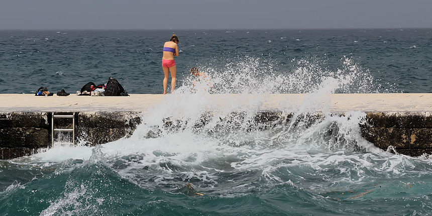 Kupači na zadarskoj rivi 19. svibnja 2013. Foto: Roberto Lerga Kupači na zadarskoj rivi 19. svibnja 2013. Foto: Roberto Lerga