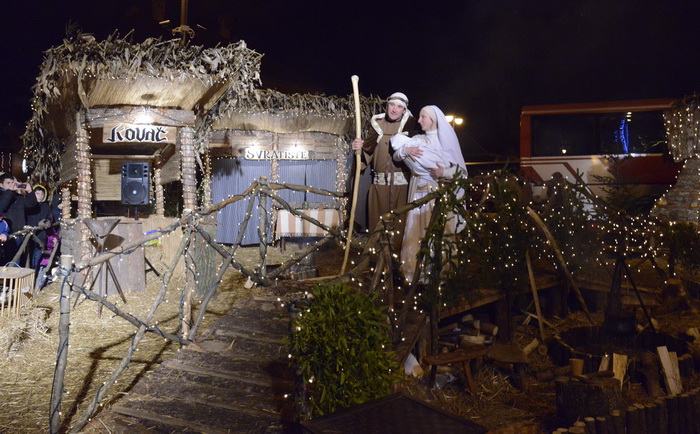 Zagreb, 221212.
Kaptol.
Zajednica Cenacolo vec 13 godina ispred Katedrale na Kaptolu u bozicno vrijeme priredjuje Zive jaslice.
Na fotografiji: detalj sa priredbe.
Foto: Admir Buljubasic / CROPIX Zagreb, 221212.
Kaptol.
Zajednica Cenacolo vec 13 godina ispred Katedrale na Kaptolu u bozicno vrijeme priredjuje Zive jaslice.
Na fotografiji: detalj sa priredbe.
Foto: Admir Buljubasic / CROPIX