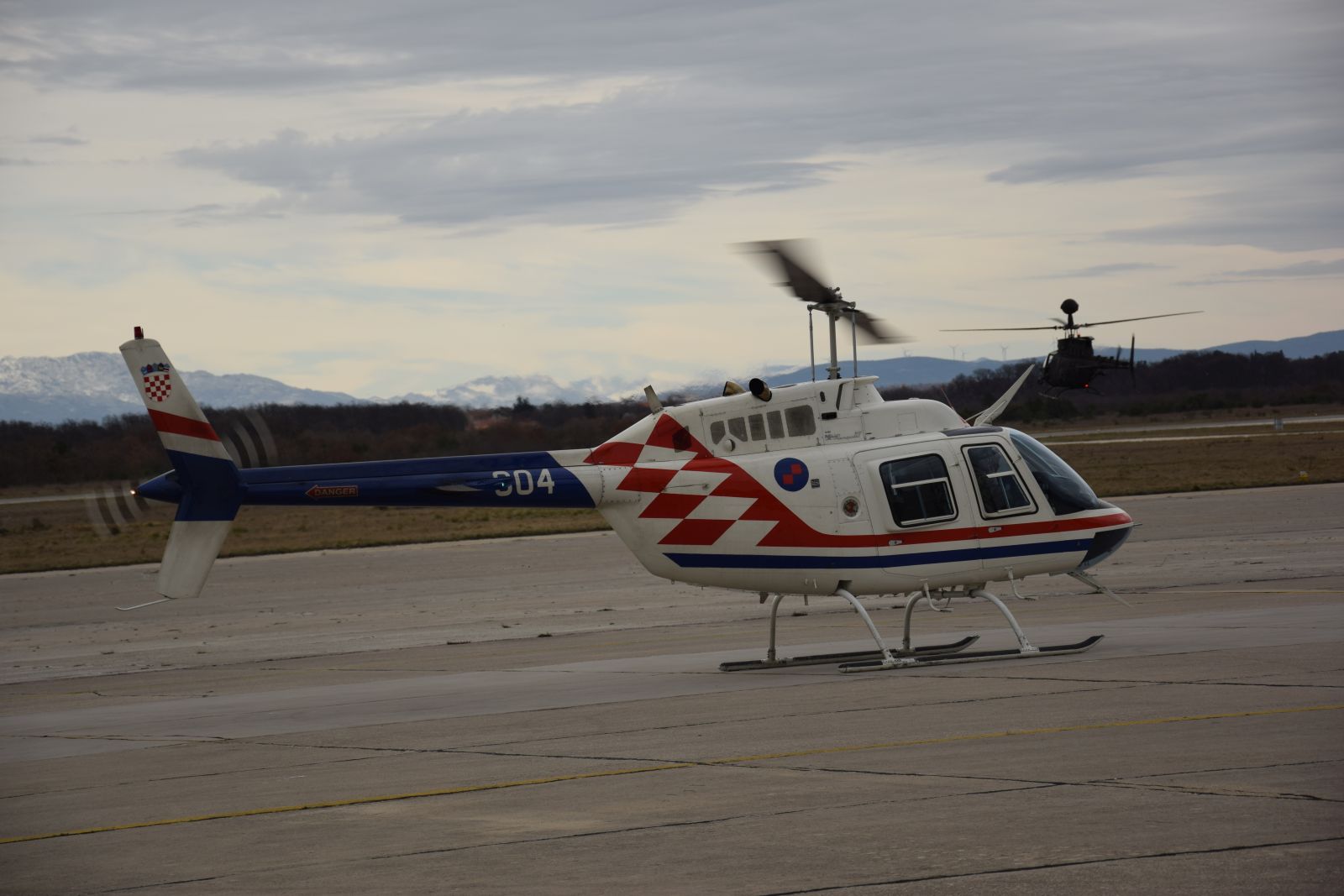 U Zemuniku izvedeni prvi samostalni letovi učenika na helikopterima “Bell-206B” U Zemuniku izvedeni prvi samostalni letovi učenika na helikopterima “Bell-206B”