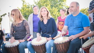 Glazbeno scenski nastup “Iskra ljubavi za mir” i grupna meditacija na Forumu