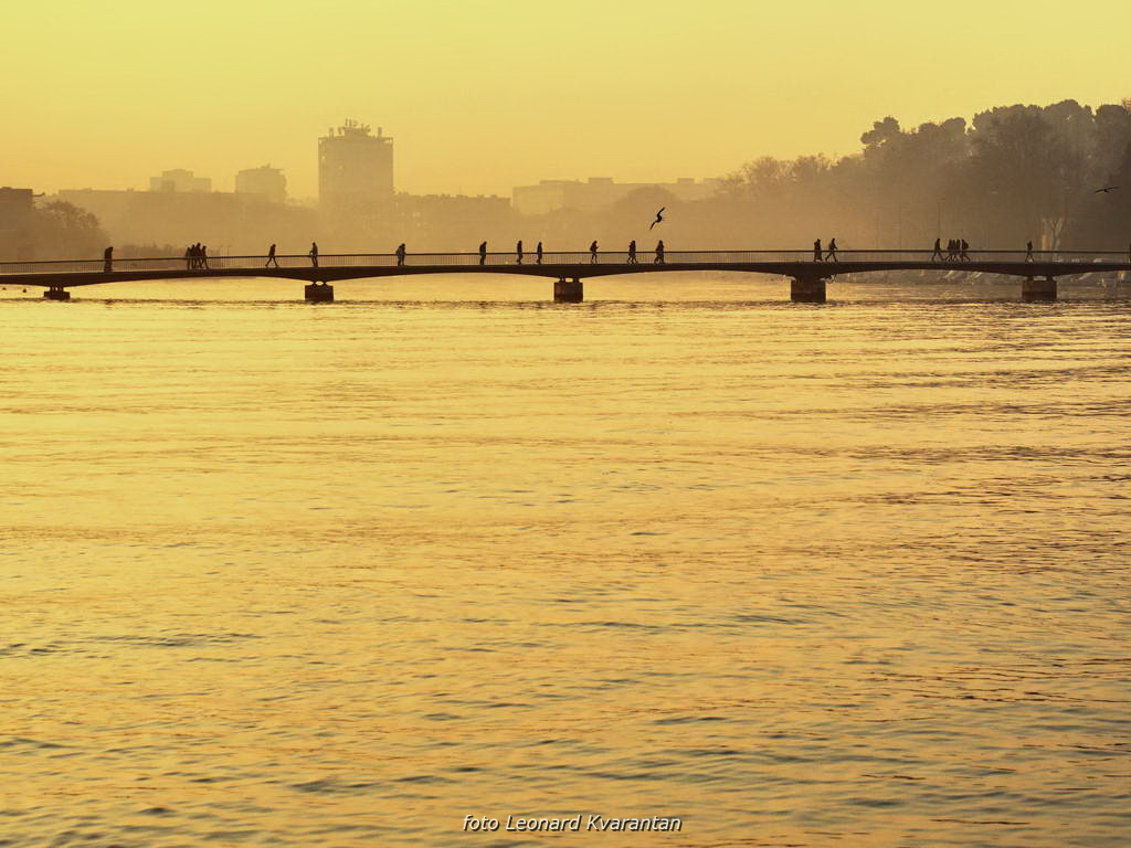 Magla promijenila uobičajene prizore grada i okolice, Foto: Leonard Kvarantan Magla promijenila uobičajene prizore grada i okolice, Foto: Leonard Kvarantan