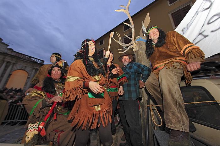 Karneval 2012: Pleme “Crna jama” iz rezervata Stanovi Karneval 2012: Pleme “Crna jama” iz rezervata Stanovi