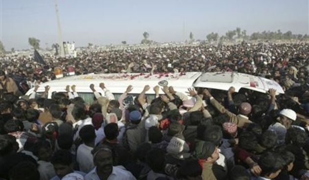 Sprovod Benazir Bhutto (Foto: Reuters)