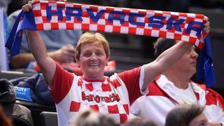 Hrvatski navijači u Parizu na utakmici Slovenija – Hrvatska za 3. mjesto na Svjetskom prvenstvu