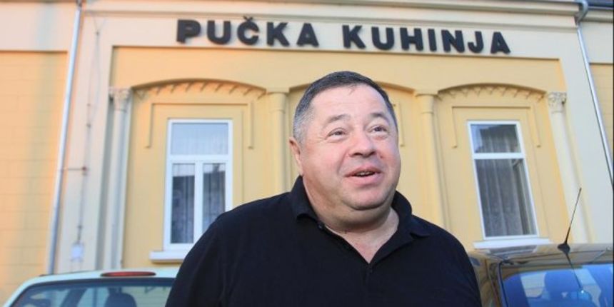 Čobanković guli krumpire: Nije me sram, niti je teško, oplemenjuje me, Foto: Marko Mrkonjić/PIXSELL Čobanković guli krumpire: Nije me sram, niti je teško, oplemenjuje me, Foto: Marko Mrkonjić/PIXSELL