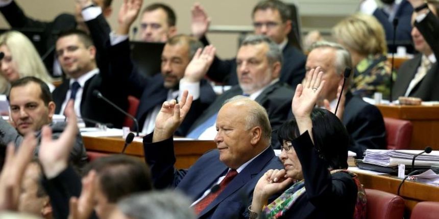 Zagreb – Glasovanjem o dosad raspravljenim tockama nastavljena je 14. sjednica Hrvatskog sabora. Slavko Linic, Marina Lovric Merzel. Photo: Patrik Macek/PIXSELL Autor Patrik Macek/PIXSELL Ključne riječi Hrvatski sabor, Croatian parliament, Marina Lovric Zagreb – Glasovanjem o dosad raspravljenim tockama nastavljena je 14. sjednica Hrvatskog sabora. Slavko Linic, Marina Lovric Merzel. Photo: Patrik Macek/PIXSELL Autor Patrik Macek/PIXSELL Ključne riječi Hrvatski sabor, Croatian parliament, Marina Lovric