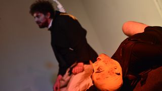 Dragon teatar premijerom predstave “Kraljevo” proslavio svoj peti rođendan Dragon teatar premijerom predstave “Kraljevo” proslavio svoj peti rođendan