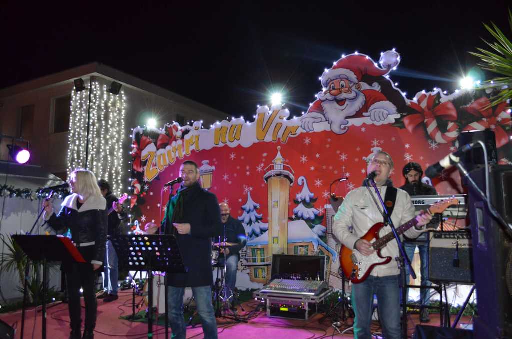 Vir: Druženje virske djece sa Svetim Nikolom Vir: Druženje virske djece sa Svetim Nikolom