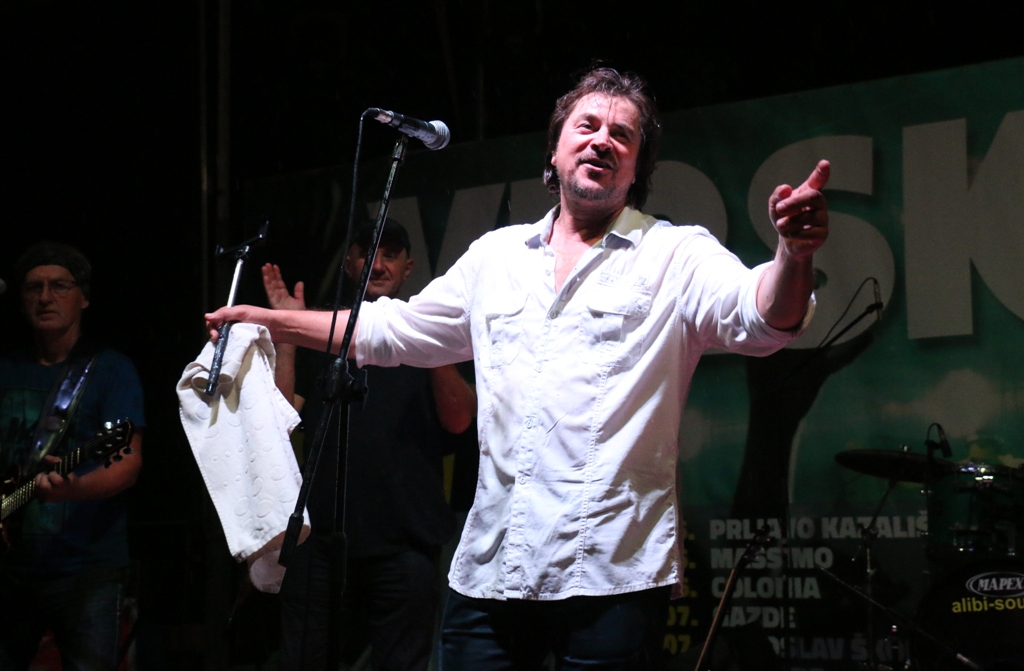 S Alenom Islamovićem po pljusku pjevalo šest tisuća Virana