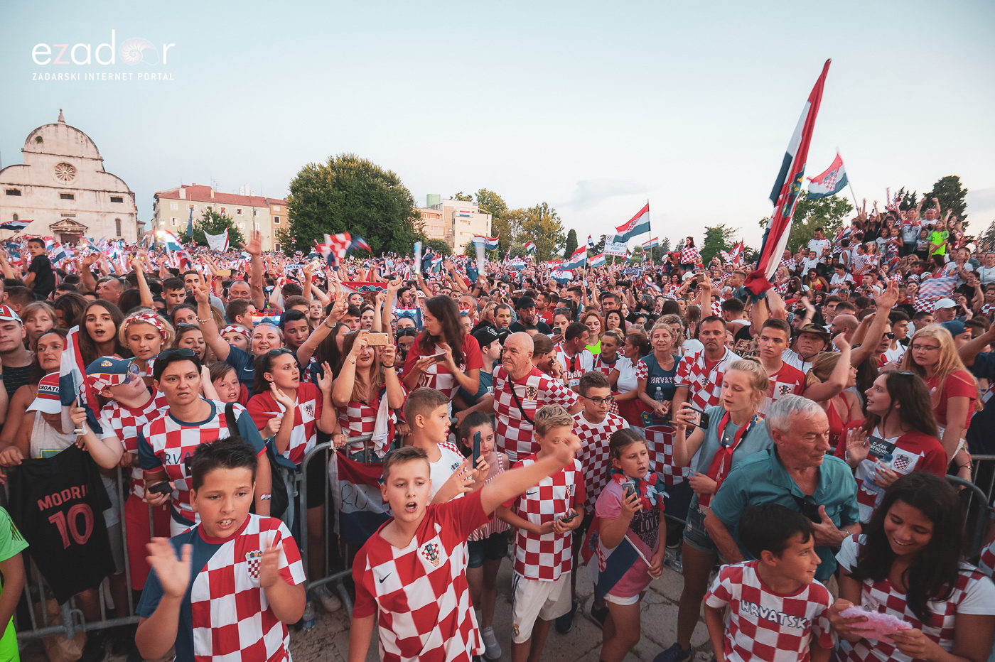 Zadar priredio čudesan doček svojim Vatrenim herojima (1)