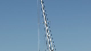 Zadar, 110810.
Katamaran marke Lagoon 620 popodne je jarbolom zapeo za dalekovod u prolazu mali Zdrelac izmedju otoka Ugljan i Pasman. Zatim se jarbolom naslonio na most koji je visine 16,5 metara. Zice dalekovoda su pukle i pale u more a brod je znatno o Zadar, 110810.
Katamaran marke Lagoon 620 popodne je jarbolom zapeo za dalekovod u prolazu mali Zdrelac izmedju otoka Ugljan i Pasman. Zatim se jarbolom naslonio na most koji je visine 16,5 metara. Zice dalekovoda su pukle i pale u more a brod je znatno o