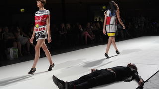 Zagreb,  2005 11.
15. tjedan mode poceo je u Hypo centru . Na Dreft Fashion Weeku, za sezonu jesen/zima 2011/2012. koji se odrzava od 19. do 21. svibnja u Hypo centru biti ce prezentirani podjednako hrvatski i inozemni dizajneri. 
Na slici: The Rodnik Ban