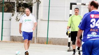 Na Stanovima se uz boćarski turnir održao i revijalni nogometni turnir. Osim prijavljenih ekipa, snage su ponovno odmjeravali liječnici Opće bolnice Zadar i predstavnici poglavarstva Grada Zadra. Na Stanovima se uz boćarski turnir održao i revijalni nogometni turnir. Osim prijavljenih ekipa, snage su ponovno odmjeravali liječnici Opće bolnice Zadar i predstavnici poglavarstva Grada Zadra.