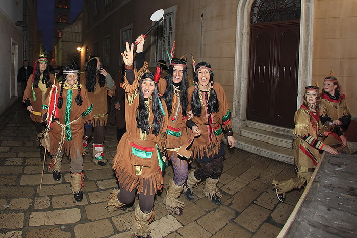 Karneval 2012: Pleme “Crna jama” iz rezervata Stanovi Karneval 2012: Pleme “Crna jama” iz rezervata Stanovi