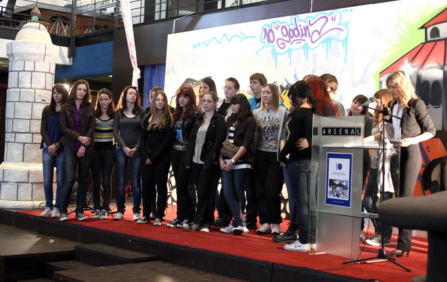 Zadar, 060510. U klubu Arsenal obiljezena je 10.godisnjica rada obrazovnog portala srednjih skola Zadarske zupanije “RivaOn”. Na fotografiji : predstavljane ucenika koji su sudjelovali u 4.natjecaju za najbolju fotografiju. Foto: Vladimir Ivanov / CROPIX