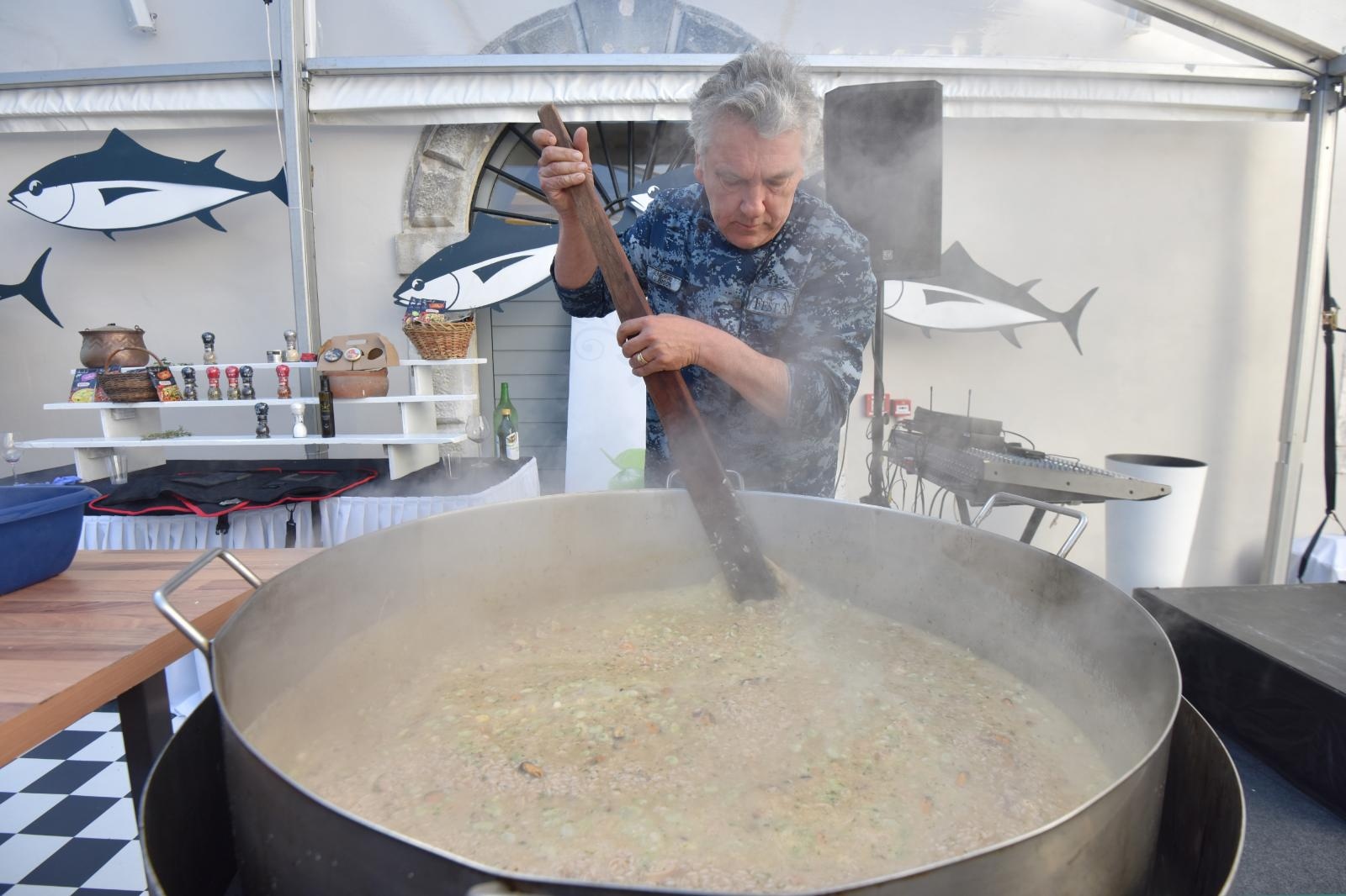 Priprema rižota s plodovima mora u sklopu Tuna, Sushi & Wine Festivala Priprema rižota s plodovima mora u sklopu Tuna, Sushi & Wine Festivala