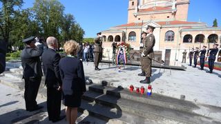 Mirogoj, Predrag Matic, polaganje vijenaca, Gordana Sobol, Drago Lovric, Dan domovinske zahvalnosti Mirogoj, Predrag Matic, polaganje vijenaca, Gordana Sobol, Drago Lovric, Dan domovinske zahvalnosti