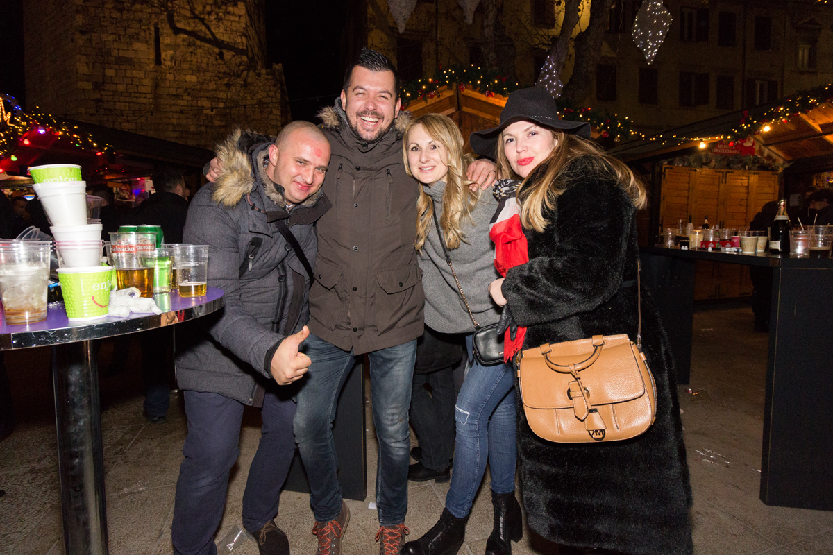 Doček 2017: Najluđa noć na zadarskom Poluotoku privukla više tisuća Zadrana i gostiju Doček 2017: Najluđa noć na zadarskom Poluotoku privukla više tisuća Zadrana i gostiju