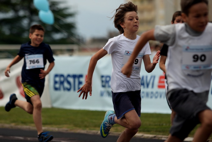 Zadar, 210513.
Erste Plava Liga danas se odrzava na stadionu Visnjik. Rijec je o jedinstvenom djecjem atletskom natjecanju upecatljivog slogana Brze, Vise, Jace, koje se odrzava pod visokim pokroviteljstvom Ministarstva znanosti obrazovanja i sporta. Orga Zadar, 210513.
Erste Plava Liga danas se odrzava na stadionu Visnjik. Rijec je o jedinstvenom djecjem atletskom natjecanju upecatljivog slogana Brze, Vise, Jace, koje se odrzava pod visokim pokroviteljstvom Ministarstva znanosti obrazovanja i sporta. Orga