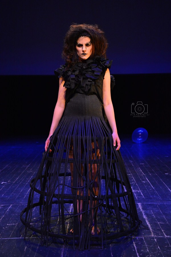 Dragon teatar- “POE – Nikad više”, foto: Iva Perinčić Dragon teatar- “POE – Nikad više”, foto: Iva Perinčić