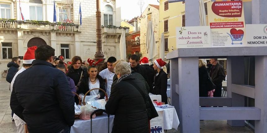 Fritule, fritulijada Fritule, fritulijada