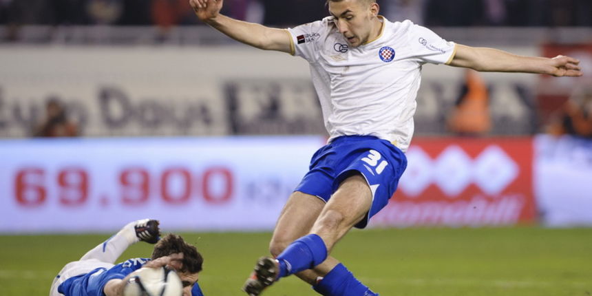 Split, 270213.
Stadion Poljud.
Nogomet , MAXtv 1. HNL, 21. kolo, derbi HNK Hajduk – GNK Dinamo.
Na fotografiji: Sime Vrsaljko rukom je obranio udarac Tina Svena Susica u kaznenom prostoru a sudac Bebek propustio je dosuditi kazneni udarac.
Foto: Tom Dubr Split, 270213.
Stadion Poljud.
Nogomet , MAXtv 1. HNL, 21. kolo, derbi HNK Hajduk – GNK Dinamo.
Na fotografiji: Sime Vrsaljko rukom je obranio udarac Tina Svena Susica u kaznenom prostoru a sudac Bebek propustio je dosuditi kazneni udarac.
Foto: Tom Dubr