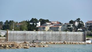 Vandali napravili veliku štetu na gradilištu obalnog zida u Petrčanima