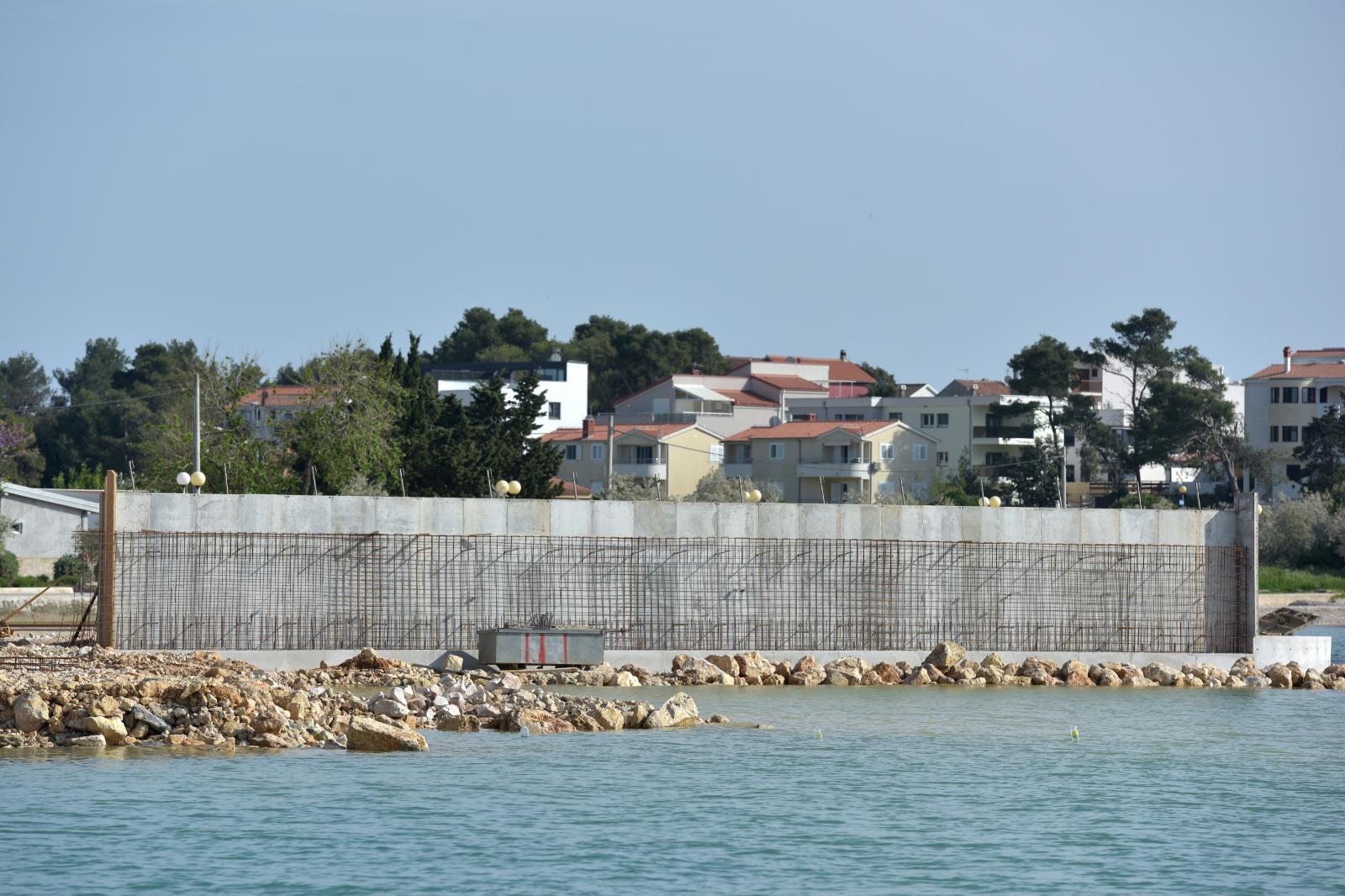 Vandali napravili veliku štetu na gradilištu obalnog zida u Petrčanima